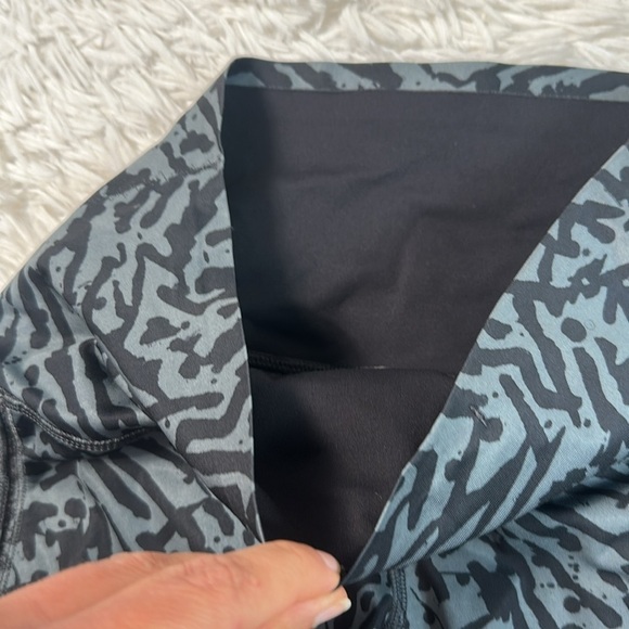 🔥$SALE$🔥 Lululemon Hot To Street Pant Biggie Brushed Animal Coal Black / Black - Picture 2 of 6